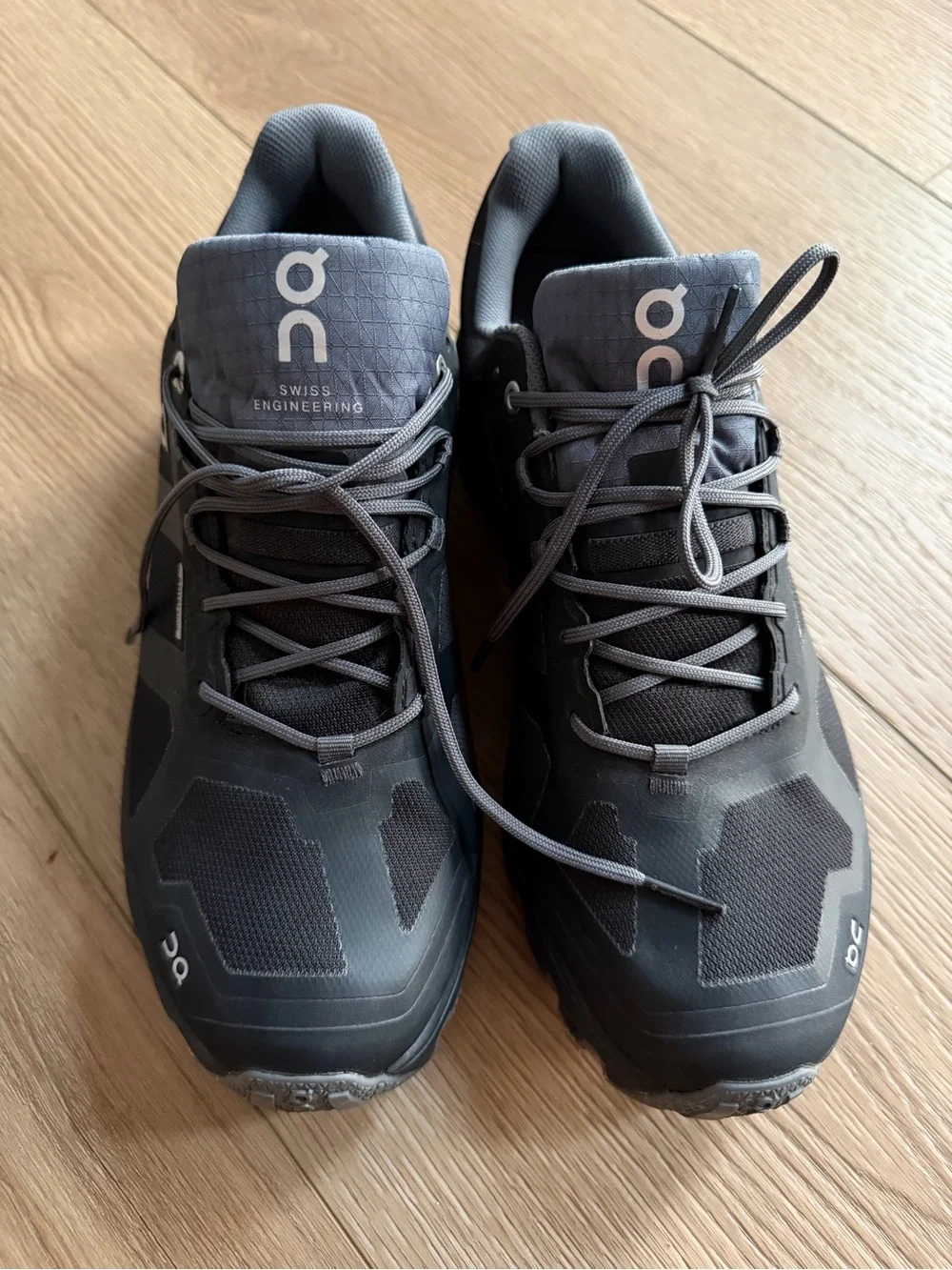 On Cloudventure Waterproof Trail Running Shoes Mens 9 Black Grey Hiking